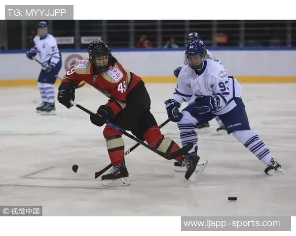 敢于担当文班从屏幕外冲回场内接关键球成功避免球队失误