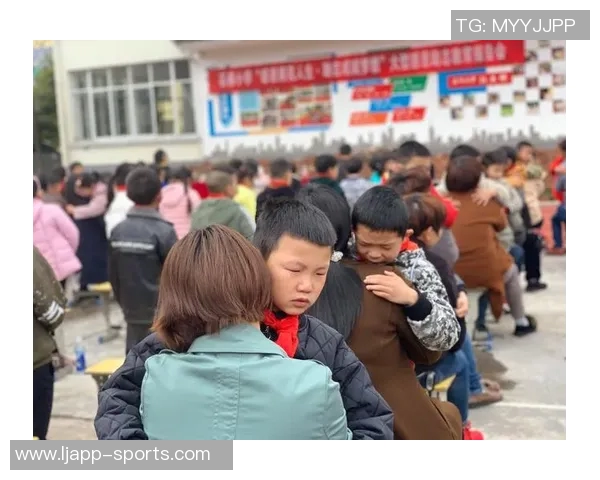 杜埃感恩父母教育之恩称其为人生最美礼物与最强支持