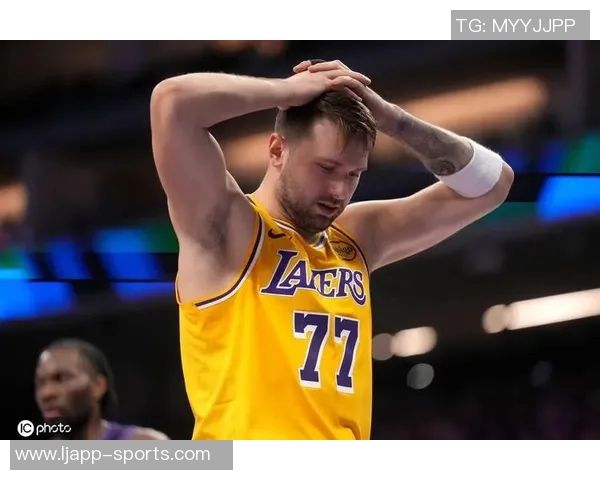 蒂格点评东契奇与亚历山大球风差异强调持球时间与流畅度的对比分析 蒂格点评东契奇与亚历山大球风差异强调持球时间与流畅度的对比分析